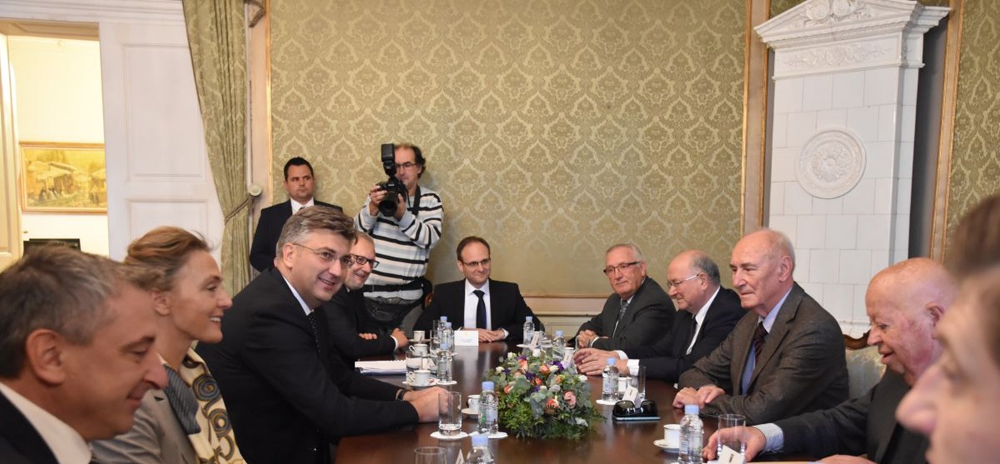 Predsjednik Vlade Plenković sastao se s članovima Užeg kabineta Vlade nacionalnog jedinstva Republike Hrvatske